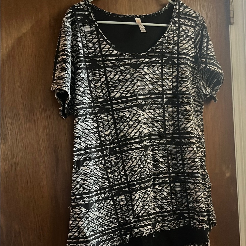 Black and White Patterned Women's Top